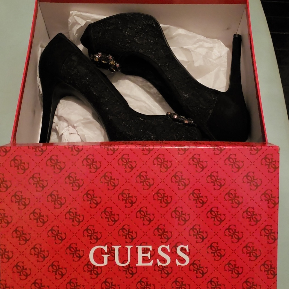 Exquisite suede and lace Guess stilettos. Size 9.